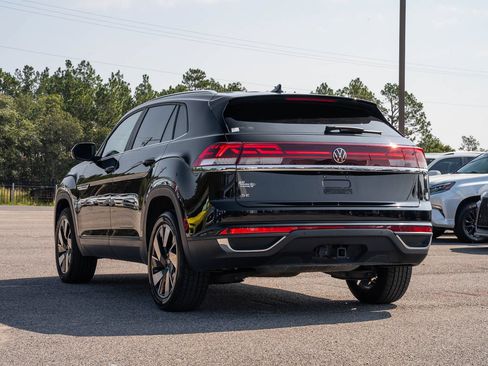 Used 2024 Volkswagen Atlas Cross Sport SE FWD image 6
