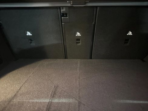 Used 2026 Mercedes-Benz GLC 300 image 27