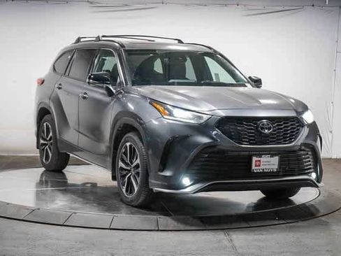 Certified 2022 Toyota Highlander XSE image 6