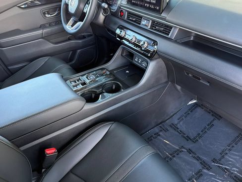 Certified 2025 Honda Pilot Touring image 15