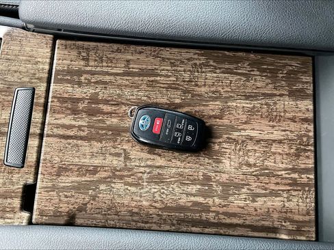 Used 2025 Toyota Sienna Platinum image 14