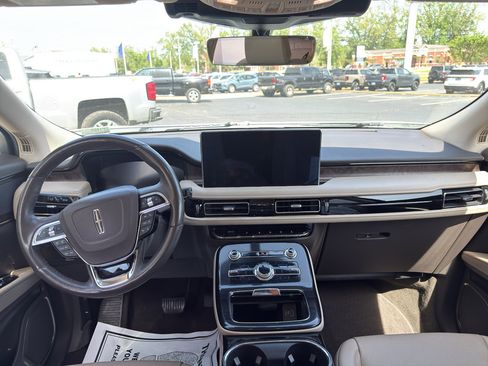 Used 2023 Lincoln Nautilus Reserve AWD/4WD image 10