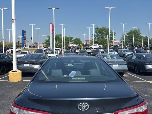 Used 2015 Toyota Camry LE FWD image 3
