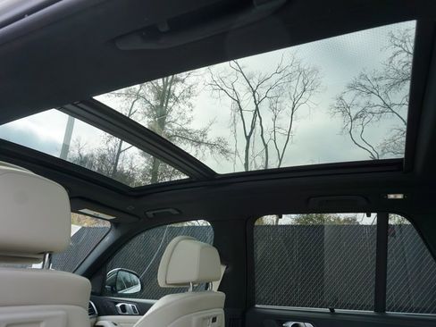 Used 2020 BMW X5 xDrive40i w/ Executive Package image 16