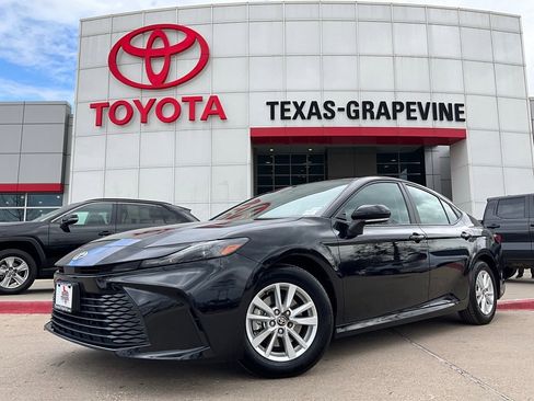 Used 2025 Toyota Camry LE image 2