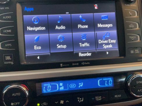 Used 2019 Toyota Highlander Limited Platinum FWD image 11