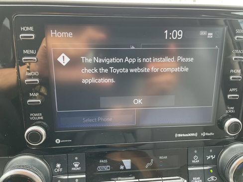 Used 2022 Toyota Highlander LE AWD/4WD image 19