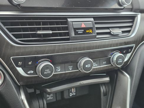 Used 2020 Honda Accord Touring image 32