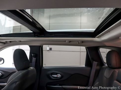 Used 2016 Jeep Cherokee Latitude w/ Comfort/Convenience Group image 13