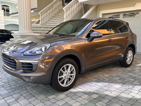 Used 2015 Porsche Cayenne Diesel AWD/4WD image 27