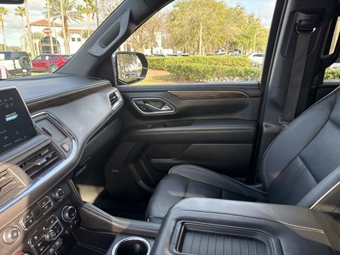Used 2023 Chevrolet Suburban Premier image 24