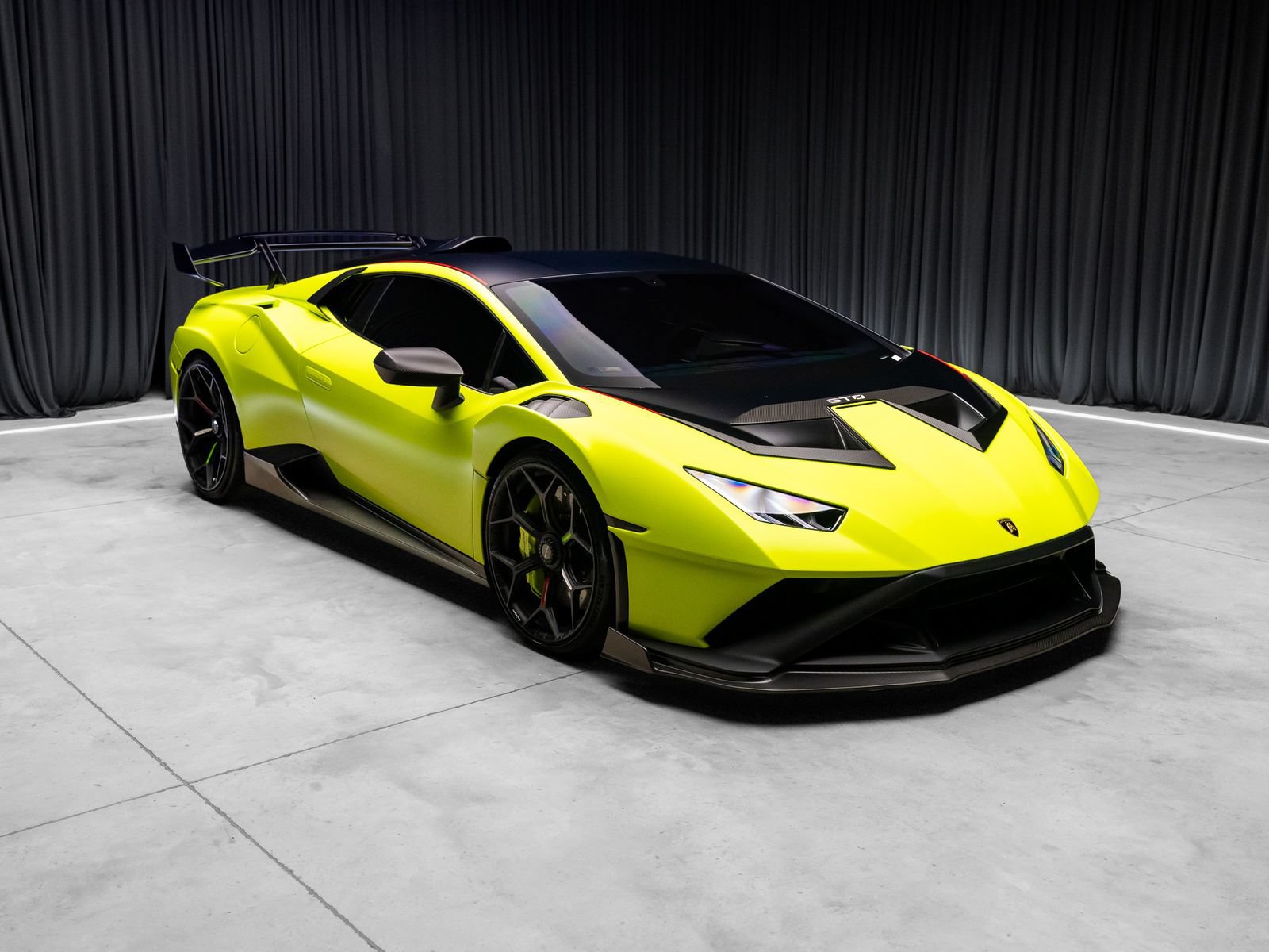 Used 2022 Lamborghini Huracan STO RWD image 20