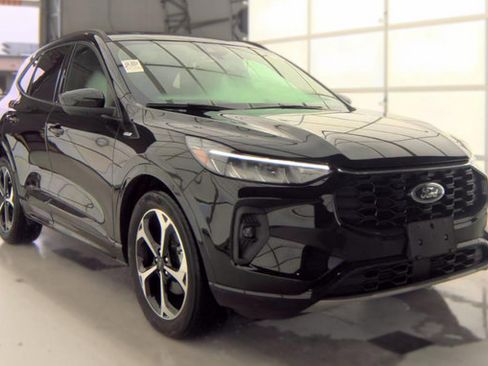 Used 2023 Ford Escape ST-Line Select w/ Tech Pack #2 AWD/4WD image 2