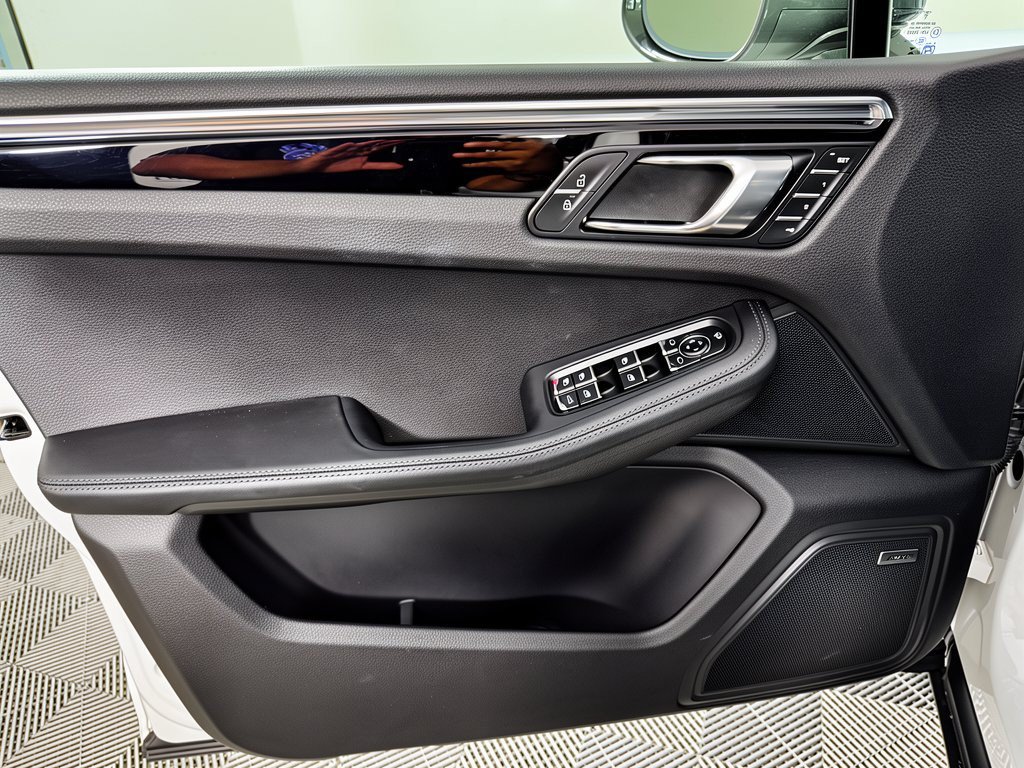 Certified 2025 Porsche Macan Turbo AWD/4WD image 14