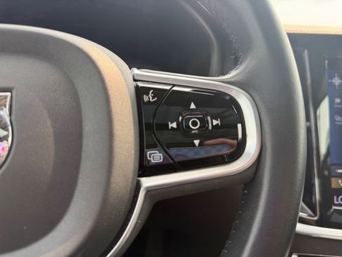 Used 2021 Volvo S60 T8 Inscription image 19