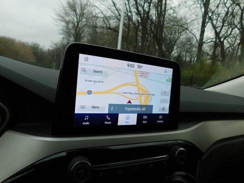 Used 2022 Ford Escape SE w/ SE Sport Appearance Package image 10