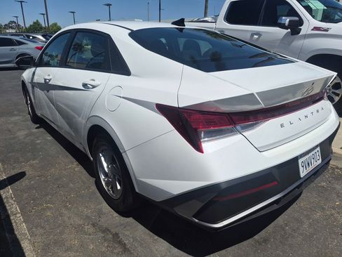 Used 2025 Hyundai Elantra SE w/ Cargo Package FWD image 4