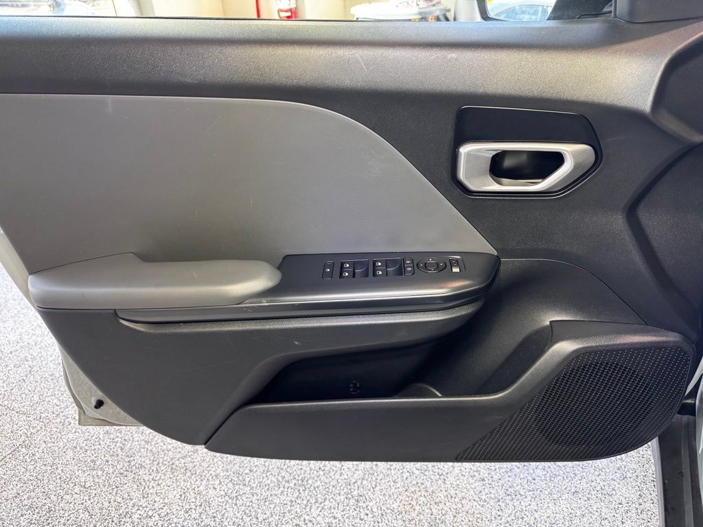 Used 2025 Kia K4 FWD image 18
