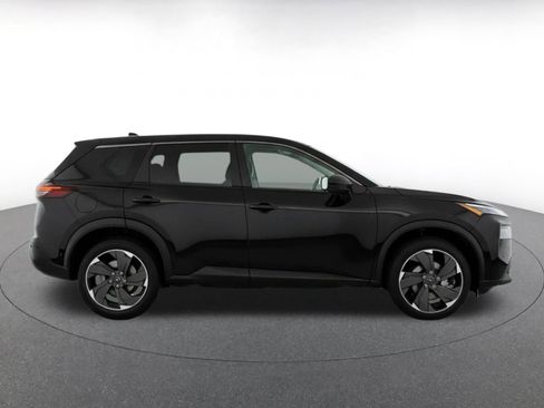 Used 2025 Nissan Rogue SV FWD image 10