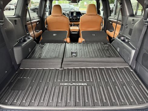 Used 2024 Toyota Highlander Platinum AWD/4WD image 49