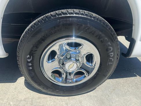 Used 2007 Chevrolet Express 1500 AWD Passenger w/ Power and Light Package image 16