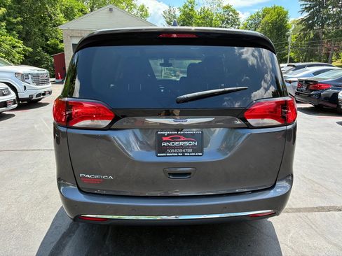 Used 2020 Chrysler Pacifica Touring FWD image 8
