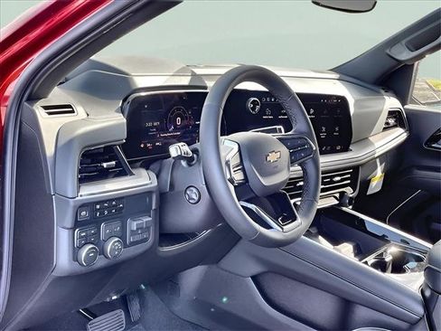 New 2025 Chevrolet Suburban Premier image 22