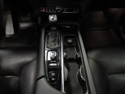 Used 2020 Volvo XC90 T5 Momentum FWD image 24