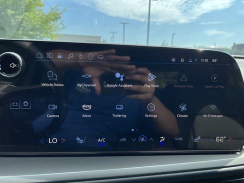 Used 2025 Chevrolet Traverse LT image 27