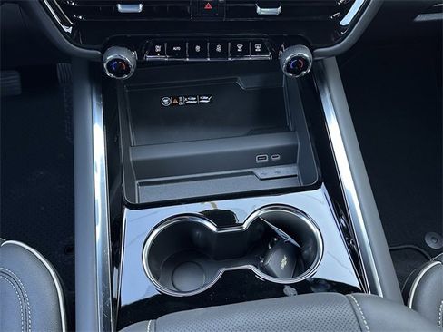 New 2026 Chevrolet Suburban Premier image 16