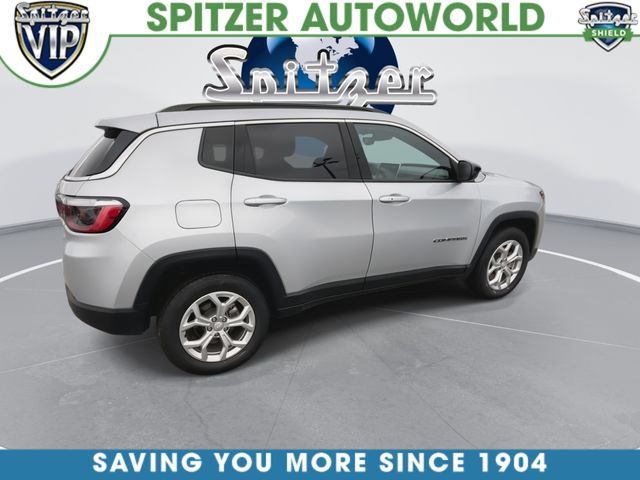 Used 2024 Jeep Compass Latitude AWD/4WD image 8