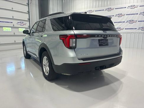 Used 2025 Ford Explorer Active AWD/4WD image 4