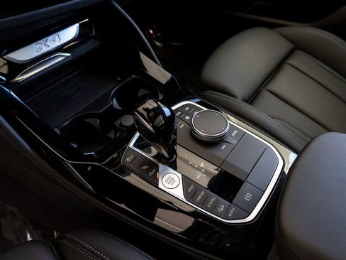 Certified 2025 BMW X4 xDrive30i image 17