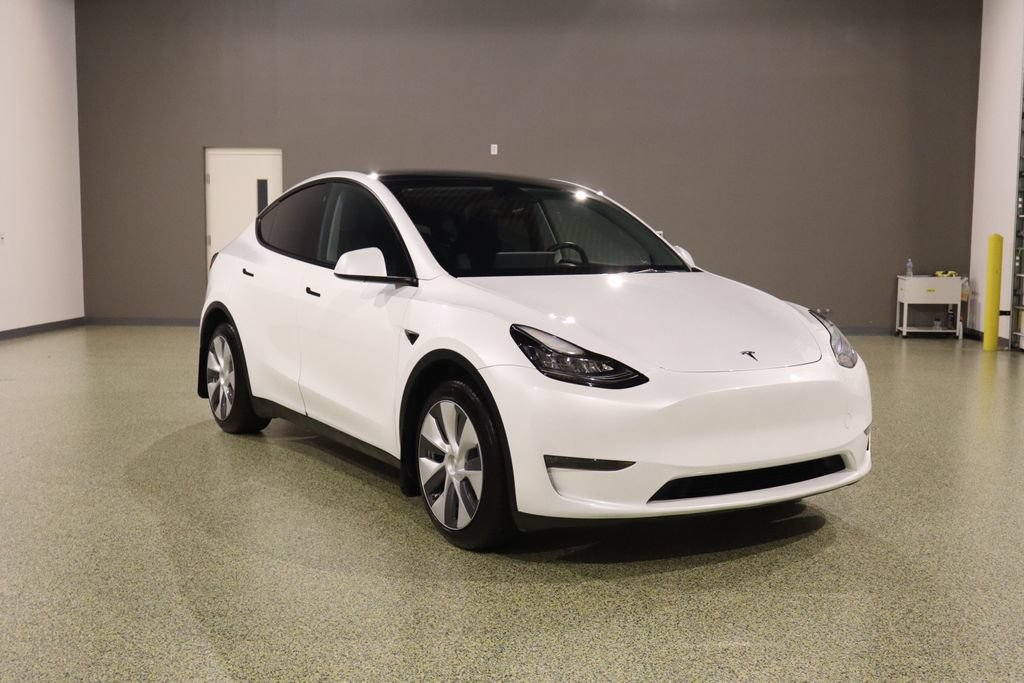 Used 2023 Tesla Model Y Long Range AWD/4WD image 1