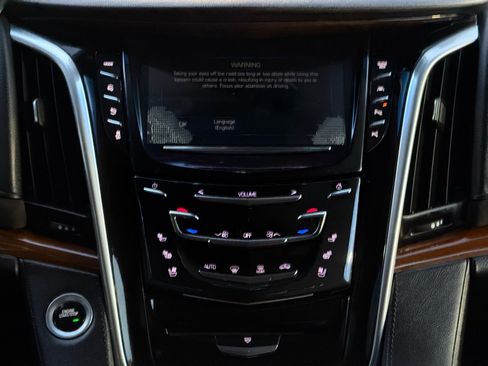 Used 2018 Cadillac Escalade Premium Luxury image 18