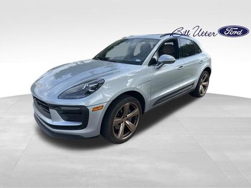 Used 2024 Porsche Macan AWD/4WD image 1