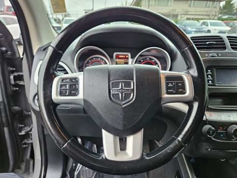 Used 2020 Dodge Journey SE w/ SE Popular Equipment Group image 2