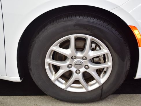 Used 2023 Chrysler Pacifica Touring-L FWD image 33