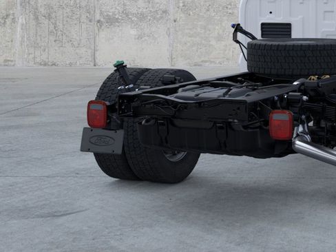 New 2025 Ford F550 4x4 Crew Cab image 21