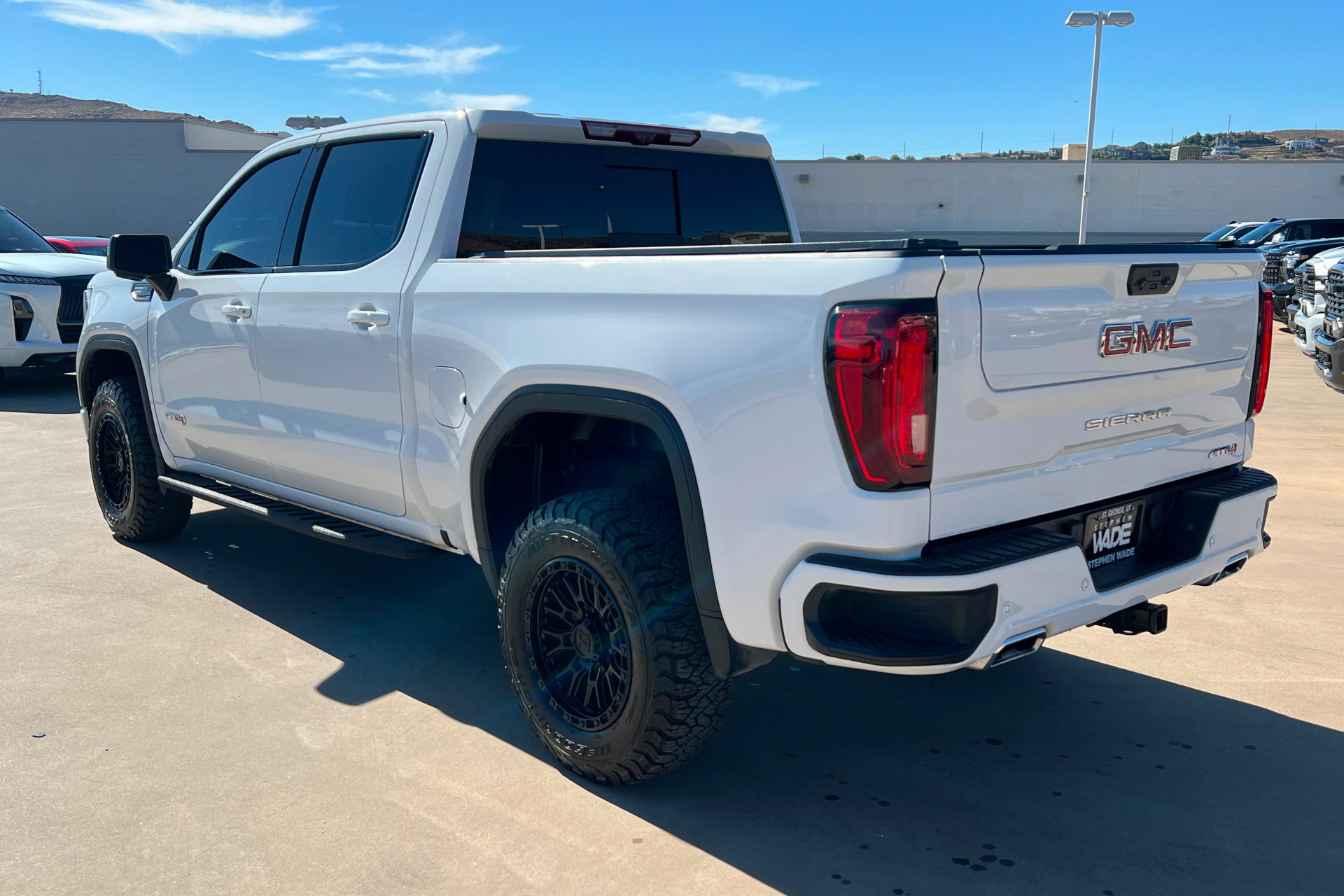 Used 2023 GMC Sierra 1500 AT4 w/ AT4 Premium Package AWD/4WD image 3