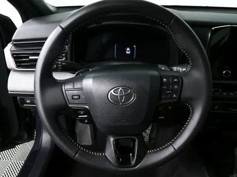 Used 2025 Toyota Camry SE image 8