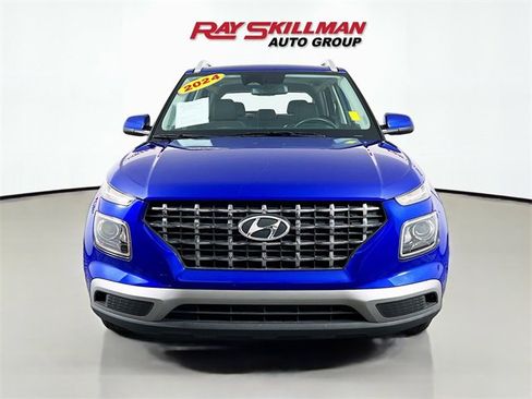 Used 2024 Hyundai Venue SEL image 2