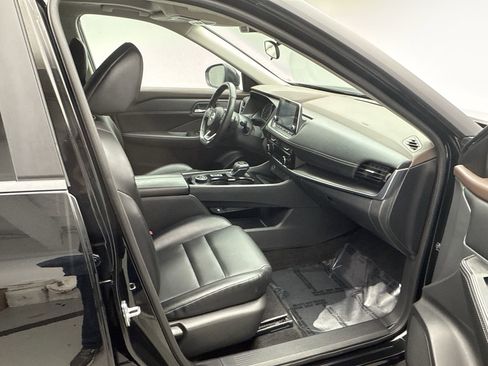 Used 2023 Nissan Rogue SV w/ SV Premium Package image 16