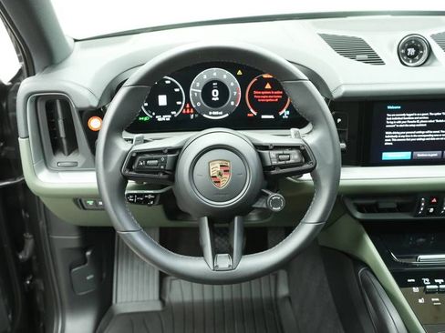 Certified 2025 Porsche Cayenne AWD/4WD image 13
