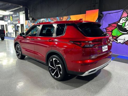 Used 2023 Mitsubishi Outlander SE image 12