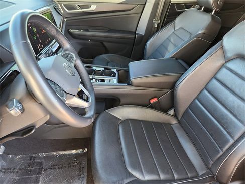 Used 2024 Volkswagen Atlas Cross Sport SEL R-Line image 5