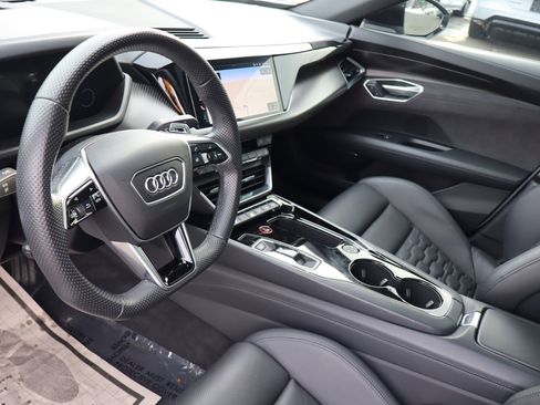 Used 2022 Audi e-tron GT Prestige w/ Prestige Package image 9