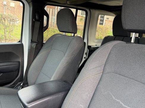 Used 2024 Jeep Wrangler Sport S image 9