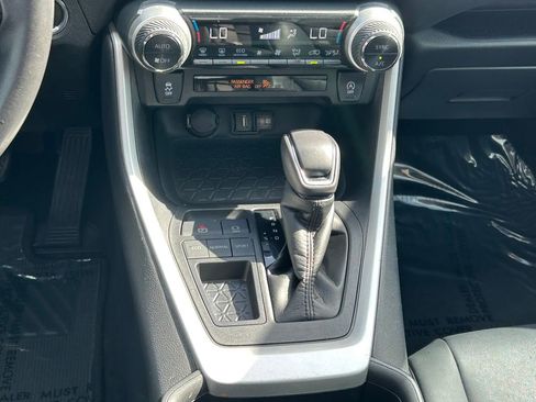 Used 2021 Toyota RAV4 XLE Premium image 21