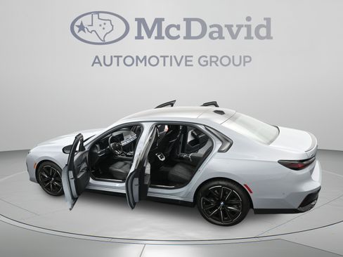 Used 2023 BMW 760i xDrive w/ Executive Package AWD/4WD image 45